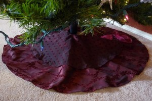 DIY luxurious Christmas tree skirt